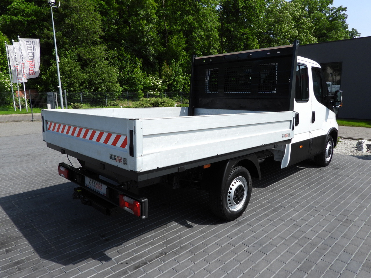 Utilitaire double cabine IVECO DAILY 35S12 STAKE BODY DOUBLE CABIN DOKA 7 SEATS AIR CONDITIONING 120HP: photos 12 Utilitaire double cabine IVECO DAILY 35S12 STAKE BODY DOUBLE CABIN DOKA 7 SEATS AIR CONDITIONING 120HP: photos 12
