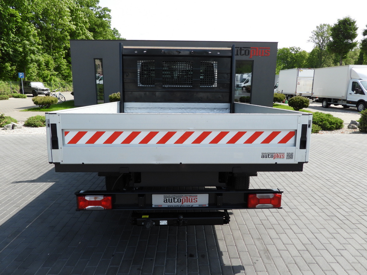 Utilitaire double cabine IVECO DAILY 35S12 STAKE BODY DOUBLE CABIN DOKA 7 SEATS AIR CONDITIONING 120HP: photos 10 Utilitaire double cabine IVECO DAILY 35S12 STAKE BODY DOUBLE CABIN DOKA 7 SEATS AIR CONDITIONING 120HP: photos 10