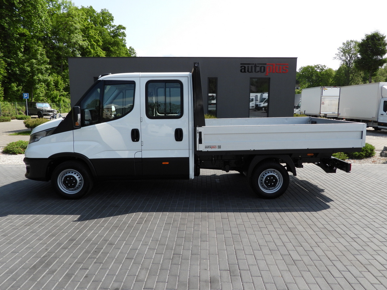 Utilitaire double cabine IVECO DAILY 35S12 STAKE BODY DOUBLE CABIN DOKA 7 SEATS AIR CONDITIONING 120HP: photos 8 Utilitaire double cabine IVECO DAILY 35S12 STAKE BODY DOUBLE CABIN DOKA 7 SEATS AIR CONDITIONING 120HP: photos 8