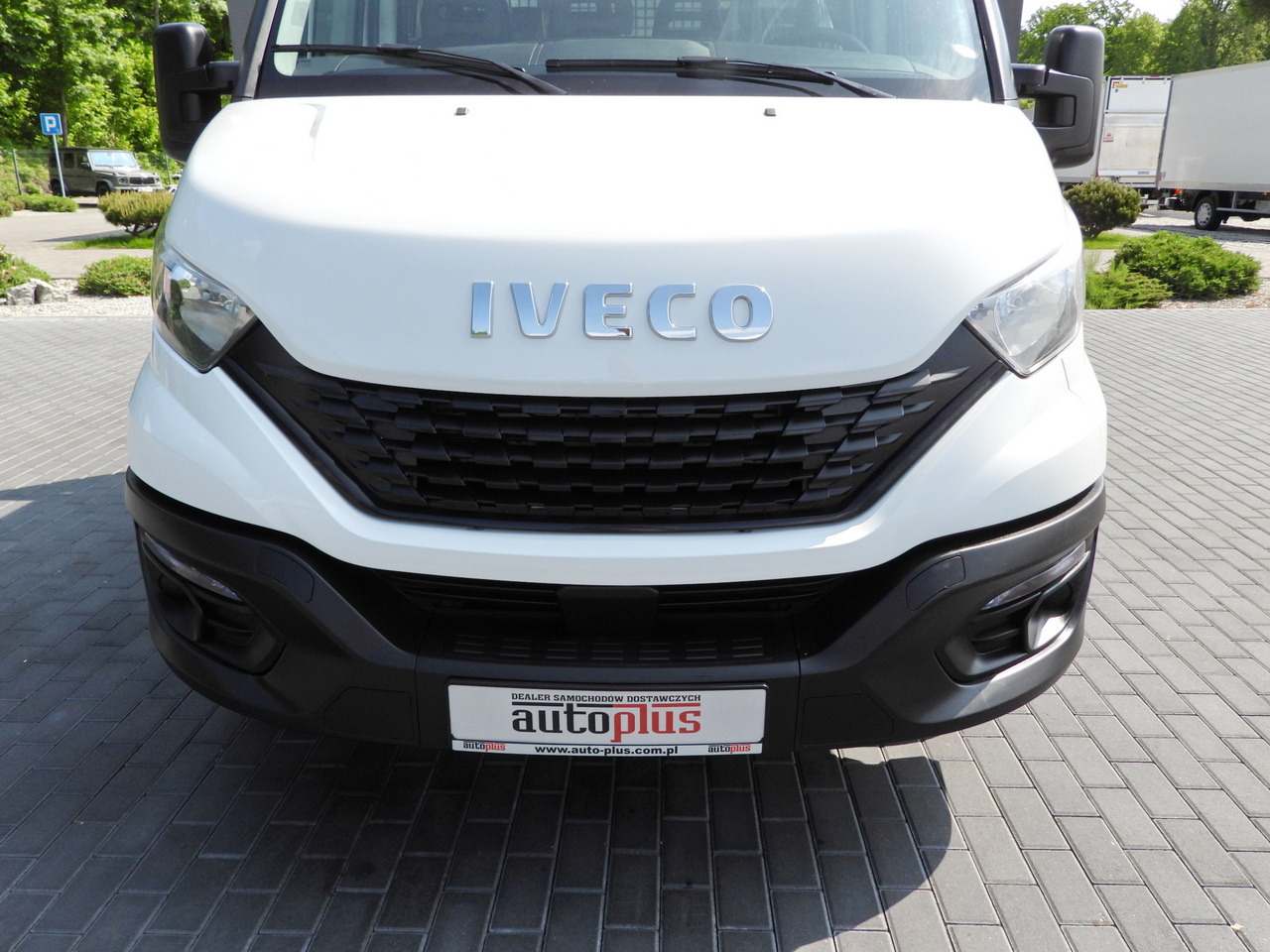 Utilitaire double cabine IVECO DAILY 35S12 STAKE BODY DOUBLE CABIN DOKA 7 SEATS AIR CONDITIONING 120HP: photos 13 Utilitaire double cabine IVECO DAILY 35S12 STAKE BODY DOUBLE CABIN DOKA 7 SEATS AIR CONDITIONING 120HP: photos 13