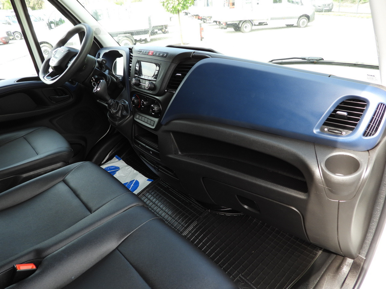 Utilitaire frigorifique IVECO DAILY 35S14 REFRIGERATOR VAN -10*C POWER SUPPLY 230V CRUISE CONTROL AUTOMATIC TRANSMISSION HI-MATIC AIR CONDITIONING  140HP: photos 48