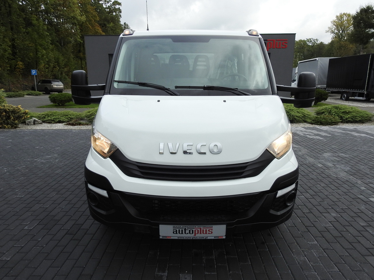 IVECO DAILY 35S15 STAKE BODY DOUBLE CABIN DOKA 7 SEATS AIR CONDITIONING 150HP - Utilitaire double cabine: photos 5 IVECO DAILY 35S15 STAKE BODY DOUBLE CABIN DOKA 7 SEATS AIR CONDITIONING 150HP - Utilitaire double cabine: photos 5