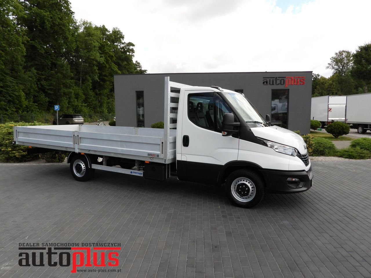 IVECO DAILY 35S16 STAKE BODY 10 PALLETS CRUISE CONTROL AIR CONDITIONING 160HP - Utilitaire plateau: photos 1 IVECO DAILY 35S16 STAKE BODY 10 PALLETS CRUISE CONTROL AIR CONDITIONING 160HP - Utilitaire plateau: photos 1