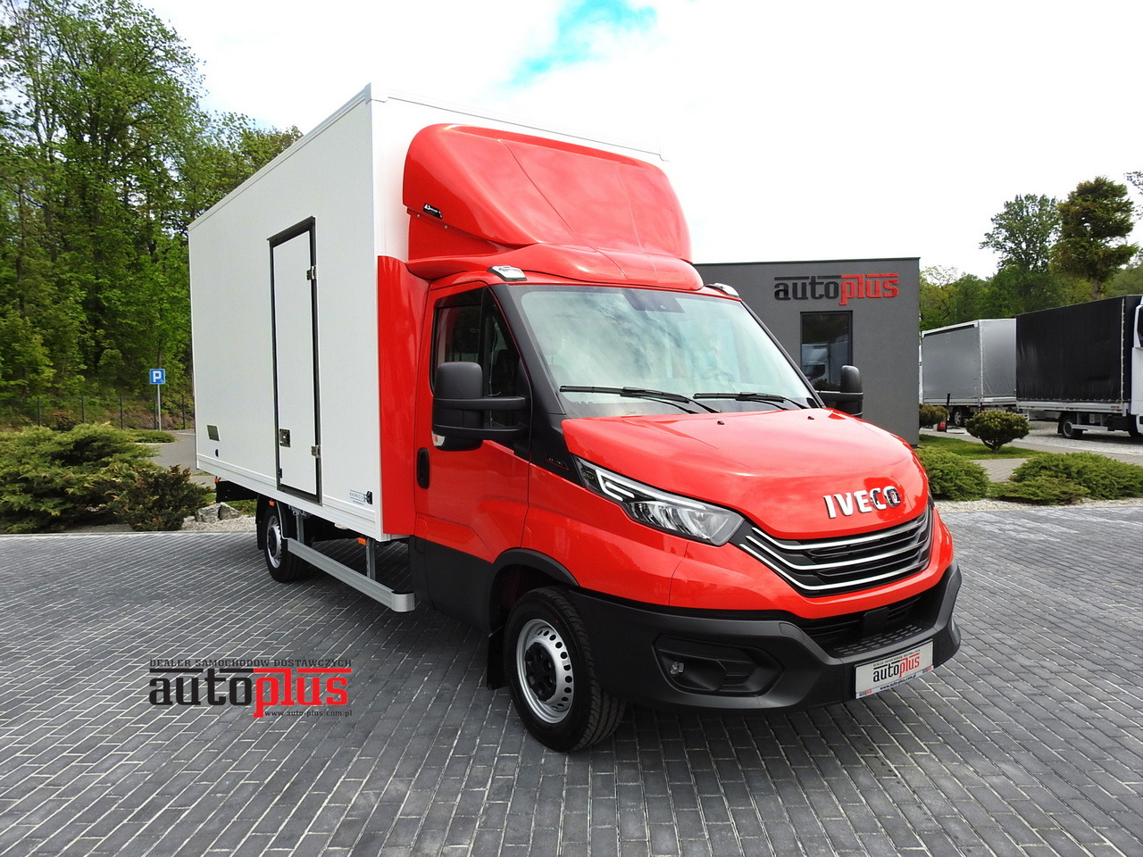 IVECO DAILY 35S18 NEW BOX 10 PALLETS CRUISE CONTROL NAVIGATION AIR CONDITIONING LED LIGHTS GUARANTEE  180HP - Fourgon grand volume: photos 1 IVECO DAILY 35S18 NEW BOX 10 PALLETS CRUISE CONTROL NAVIGATION AIR CONDITIONING LED LIGHTS GUARANTEE  180HP - Fourgon grand volume: photos 1