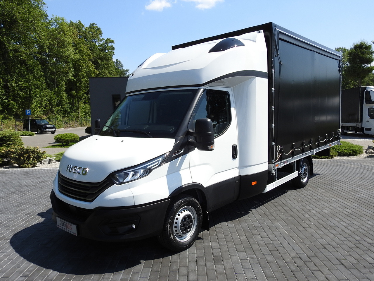 Utilitaire rideaux coulissants (PLSC) neuf IVECO DAILY 35S18 NEW TARPAULIN 8 PALLETS CRUISE CONTROL NAVIGATION LED LIGHTS AUTOMATIC TRANSMISSION HI-MATIC MANUFACTURERS WARRANTY  180HP: photos 19 Utilitaire rideaux coulissants (PLSC) neuf IVECO DAILY 35S18 NEW TARPAULIN 8 PALLETS CRUISE CONTROL NAVIGATION LED LIGHTS AUTOMATIC TRANSMISSION HI-MATIC MANUFACTURERS WARRANTY  180HP: photos 19
