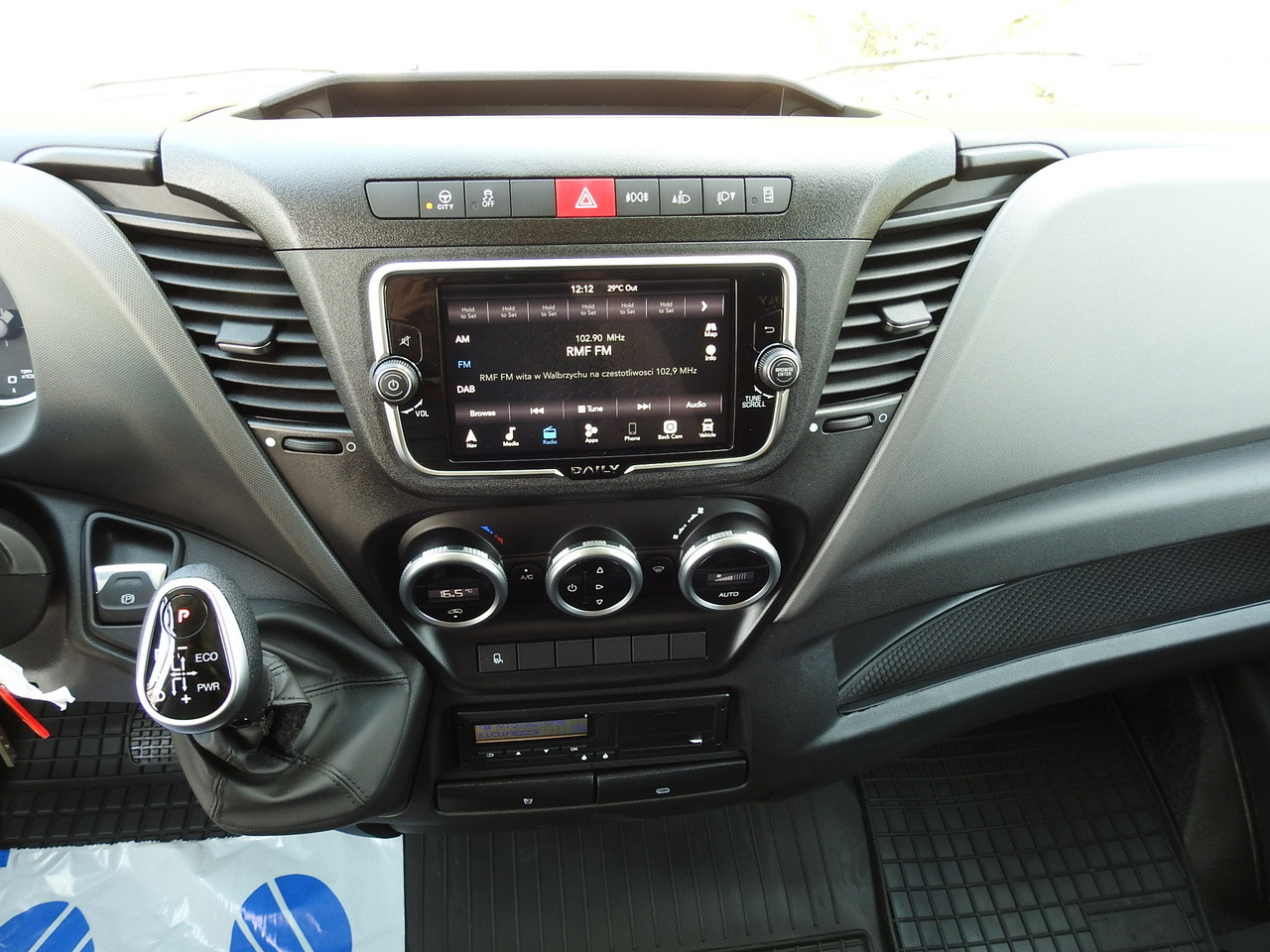 Utilitaire rideaux coulissants (PLSC) neuf IVECO DAILY 35S18 NEW TARPAULIN 8 PALLETS CRUISE CONTROL NAVIGATION LED LIGHTS AUTOMATIC TRANSMISSION HI-MATIC MANUFACTURERS WARRANTY  180HP: photos 41 Utilitaire rideaux coulissants (PLSC) neuf IVECO DAILY 35S18 NEW TARPAULIN 8 PALLETS CRUISE CONTROL NAVIGATION LED LIGHTS AUTOMATIC TRANSMISSION HI-MATIC MANUFACTURERS WARRANTY  180HP: photos 41