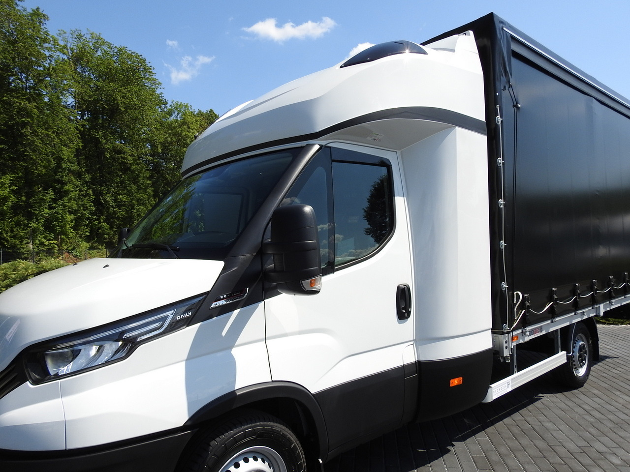 Utilitaire rideaux coulissants (PLSC) neuf IVECO DAILY 35S18 NEW TARPAULIN 8 PALLETS CRUISE CONTROL NAVIGATION LED LIGHTS AUTOMATIC TRANSMISSION HI-MATIC MANUFACTURERS WARRANTY  180HP: photos 21 Utilitaire rideaux coulissants (PLSC) neuf IVECO DAILY 35S18 NEW TARPAULIN 8 PALLETS CRUISE CONTROL NAVIGATION LED LIGHTS AUTOMATIC TRANSMISSION HI-MATIC MANUFACTURERS WARRANTY  180HP: photos 21