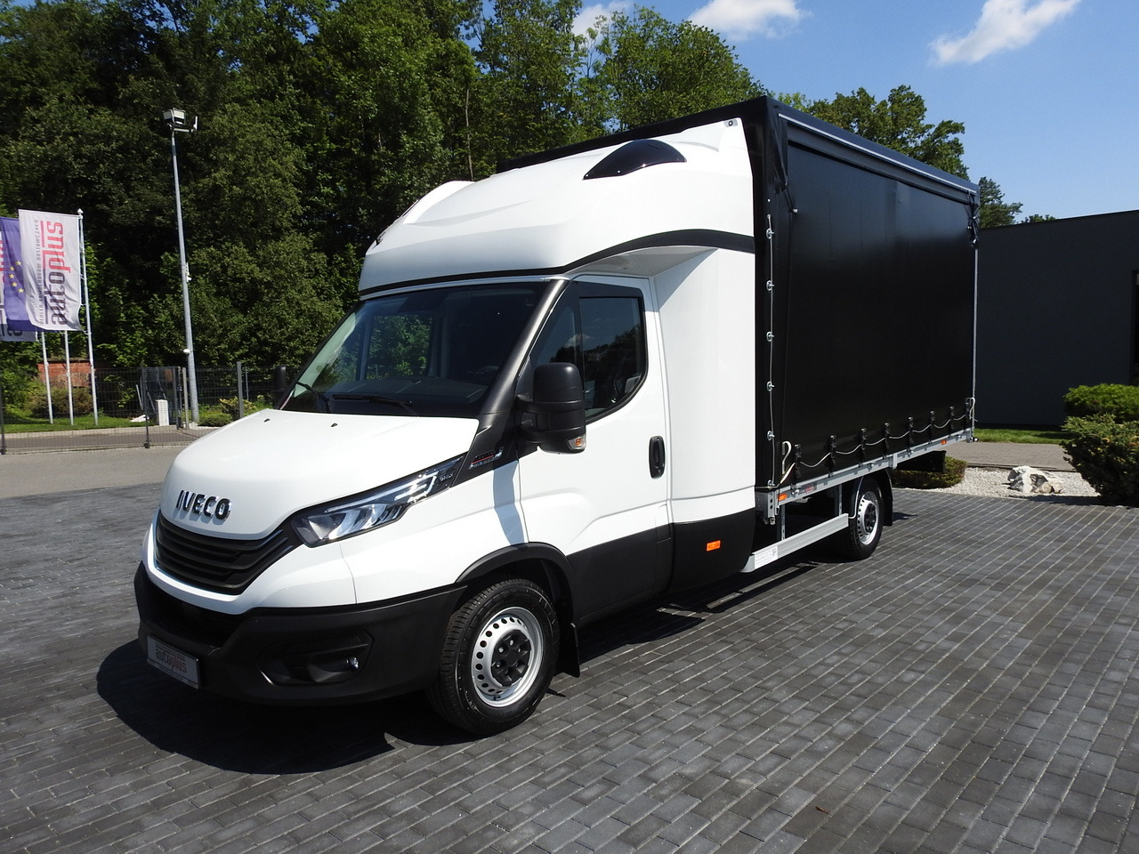 Utilitaire rideaux coulissants (PLSC) neuf IVECO DAILY 35S18 NEW TARPAULIN 8 PALLETS CRUISE CONTROL NAVIGATION LED LIGHTS AUTOMATIC TRANSMISSION HI-MATIC MANUFACTURERS WARRANTY  180HP: photos 6 Utilitaire rideaux coulissants (PLSC) neuf IVECO DAILY 35S18 NEW TARPAULIN 8 PALLETS CRUISE CONTROL NAVIGATION LED LIGHTS AUTOMATIC TRANSMISSION HI-MATIC MANUFACTURERS WARRANTY  180HP: photos 6