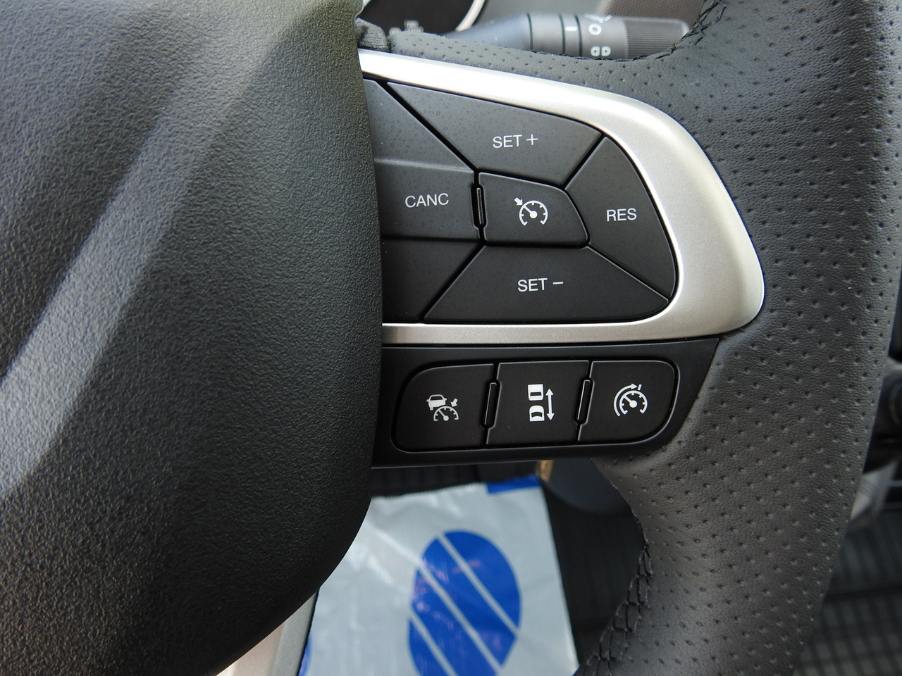 Utilitaire rideaux coulissants (PLSC) neuf IVECO DAILY 35S18 NEW TARPAULIN 8 PALLETS CRUISE CONTROL NAVIGATION LED LIGHTS AUTOMATIC TRANSMISSION HI-MATIC MANUFACTURERS WARRANTY  180HP: photos 37 Utilitaire rideaux coulissants (PLSC) neuf IVECO DAILY 35S18 NEW TARPAULIN 8 PALLETS CRUISE CONTROL NAVIGATION LED LIGHTS AUTOMATIC TRANSMISSION HI-MATIC MANUFACTURERS WARRANTY  180HP: photos 37