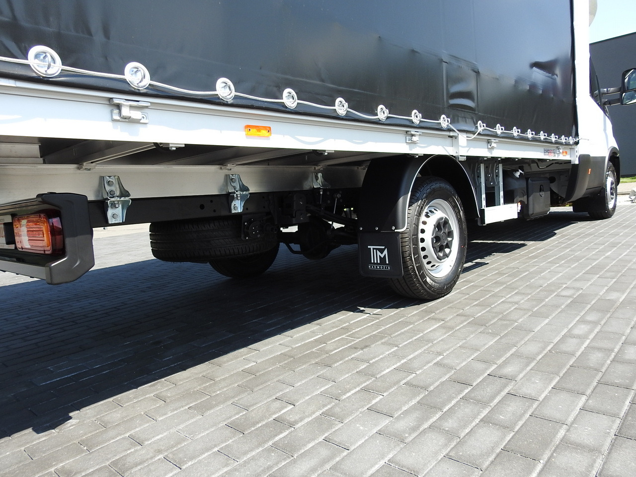 Utilitaire rideaux coulissants (PLSC) neuf IVECO DAILY 35S18 NEW TARPAULIN 8 PALLETS CRUISE CONTROL NAVIGATION LED LIGHTS AUTOMATIC TRANSMISSION HI-MATIC MANUFACTURERS WARRANTY  180HP: photos 18 Utilitaire rideaux coulissants (PLSC) neuf IVECO DAILY 35S18 NEW TARPAULIN 8 PALLETS CRUISE CONTROL NAVIGATION LED LIGHTS AUTOMATIC TRANSMISSION HI-MATIC MANUFACTURERS WARRANTY  180HP: photos 18