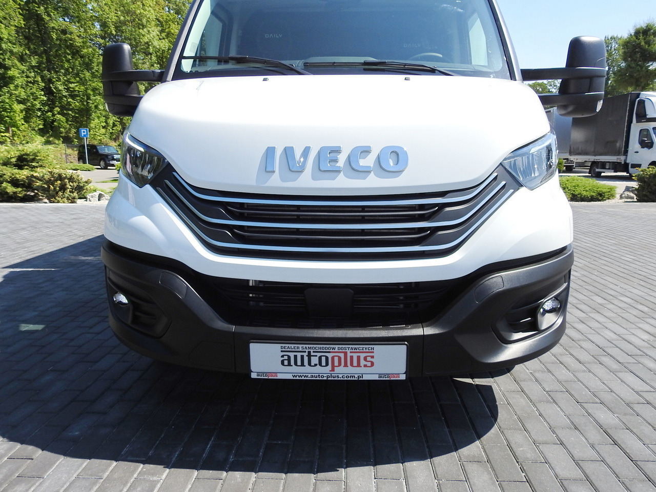 Utilitaire rideaux coulissants (PLSC) neuf IVECO DAILY 35S18 NEW TARPAULIN 8 PALLETS CRUISE CONTROL NAVIGATION LED LIGHTS AUTOMATIC TRANSMISSION HI-MATIC MANUFACTURERS WARRANTY  180HP: photos 14 Utilitaire rideaux coulissants (PLSC) neuf IVECO DAILY 35S18 NEW TARPAULIN 8 PALLETS CRUISE CONTROL NAVIGATION LED LIGHTS AUTOMATIC TRANSMISSION HI-MATIC MANUFACTURERS WARRANTY  180HP: photos 14