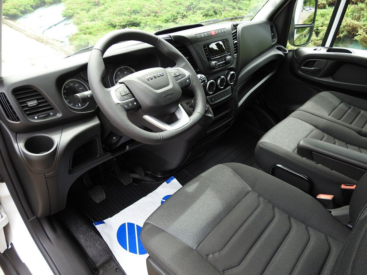 IVECO DAILY 35S18 NEW TARPAULIN WEBASTO CRUISE CONTROL AIR CONDITIONING 180HP - Utilitaire rideaux coulissants (PLSC): photos 2 IVECO DAILY 35S18 NEW TARPAULIN WEBASTO CRUISE CONTROL AIR CONDITIONING 180HP - Utilitaire rideaux coulissants (PLSC): photos 2