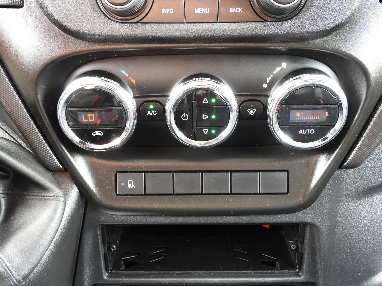 Utilitaire rideaux coulissants (PLSC) IVECO DAILY 35S18 TARPAULIN 10 PALLETS WEBASTO CRUISE CONTROL LED LIGHTS AIR CONDITIONING  180HP: photos 40