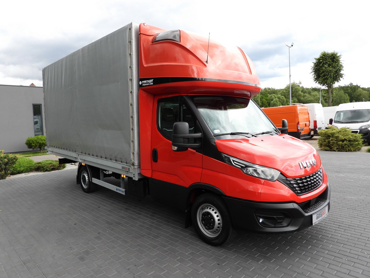 IVECO DAILY 35S18 TARPAULIN 10 PALLETS WEBASTO CRUISE CONTROL LED LIGHTS AIR CONDITIONING 180HP - Utilitaire rideaux coulissants (PLSC): photos 4 IVECO DAILY 35S18 TARPAULIN 10 PALLETS WEBASTO CRUISE CONTROL LED LIGHTS AIR CONDITIONING 180HP - Utilitaire rideaux coulissants (PLSC): photos 4