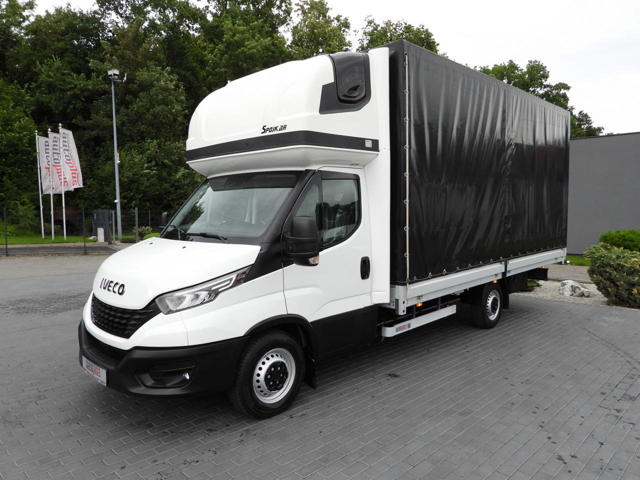 Utilitaire rideaux coulissants (PLSC) IVECO DAILY 35S18 TARPAULIN 10 PALLETS WEBASTO CRUISE CONTROL NAVIGATION LED LIGHTS AIR CONDITIONING  180HP: photos 6