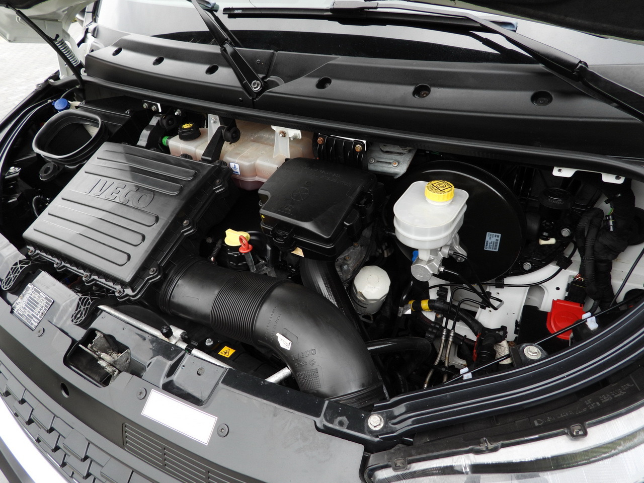 Utilitaire rideaux coulissants (PLSC) IVECO DAILY 35S18 TARPAULIN 10 PALLETS WEBASTO CRUISE CONTROL NAVIGATION LED LIGHTS AIR CONDITIONING  180HP: photos 30