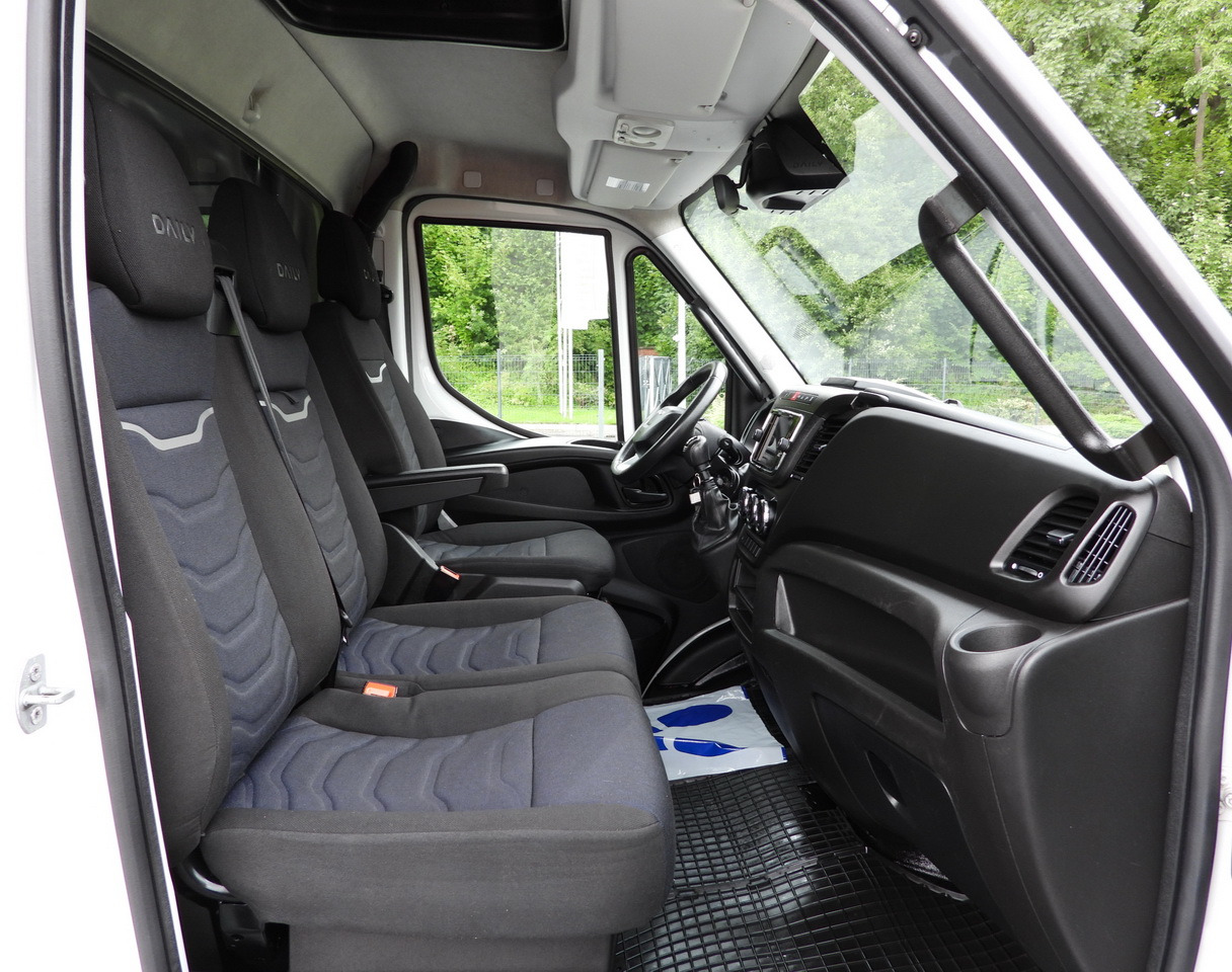 Utilitaire rideaux coulissants (PLSC) IVECO DAILY 35S18 TARPAULIN 10 PALLETS WEBASTO CRUISE CONTROL NAVIGATION LED LIGHTS AIR CONDITIONING  180HP: photos 44