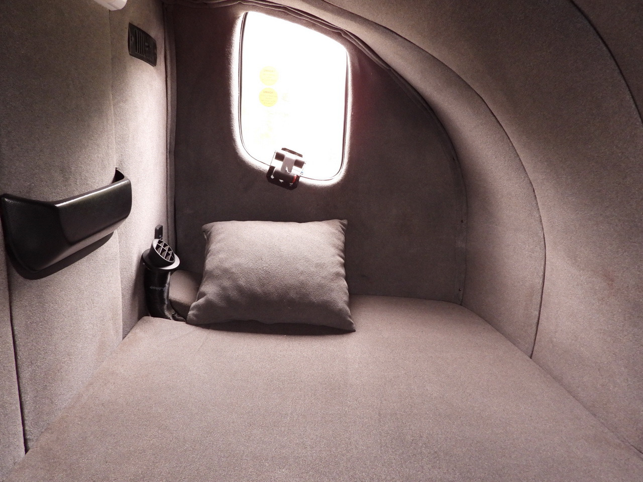 Utilitaire rideaux coulissants (PLSC) IVECO DAILY 35S18 TARPAULIN 10 PALLETS WEBASTO CRUISE CONTROL NAVIGATION LED LIGHTS AIR CONDITIONING  180HP: photos 46