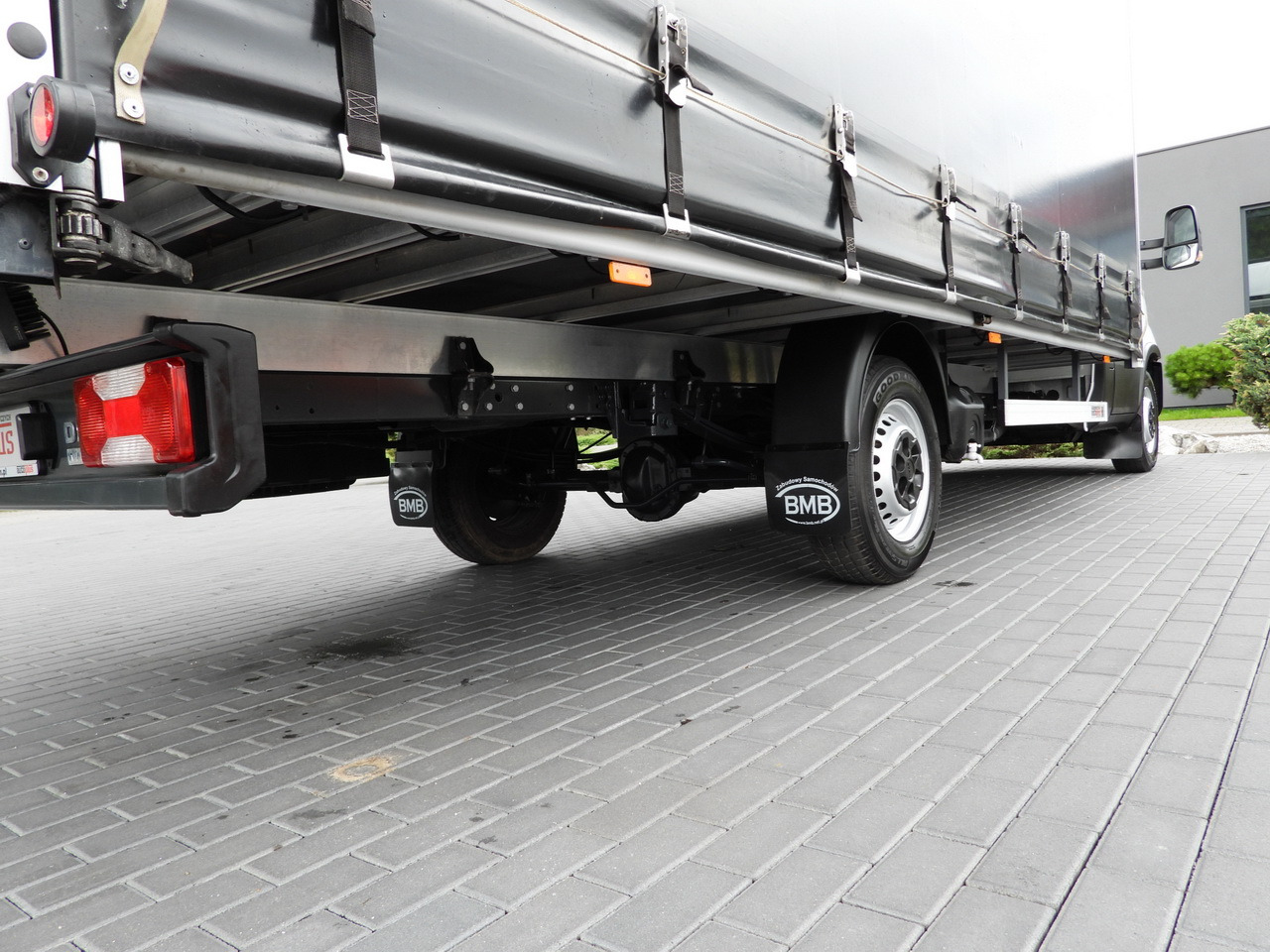 Utilitaire rideaux coulissants (PLSC) IVECO DAILY 35S18 TARPAULIN 10 PALLETS WEBASTO CRUISE CONTROL NAVIGATION LED LIGHTS AIR CONDITIONING  180HP: photos 15