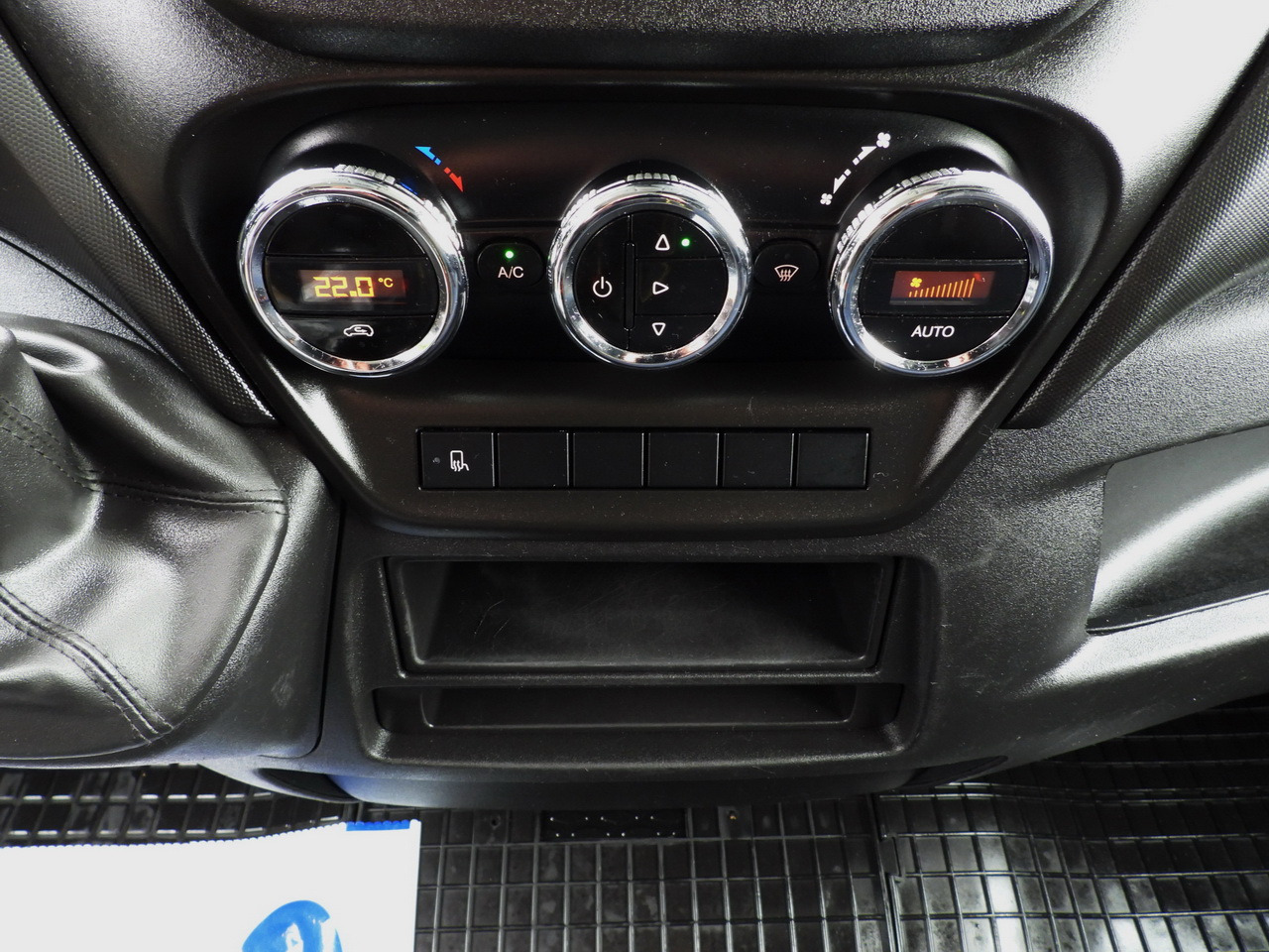 Utilitaire rideaux coulissants (PLSC) IVECO DAILY 35S18 TARPAULIN 10 PALLETS WEBASTO CRUISE CONTROL NAVIGATION LED LIGHTS AIR CONDITIONING  180HP: photos 39