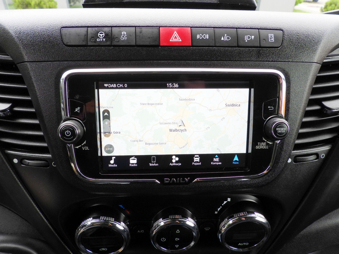 Utilitaire rideaux coulissants (PLSC) IVECO DAILY 35S18 TARPAULIN 10 PALLETS WEBASTO CRUISE CONTROL NAVIGATION LED LIGHTS AIR CONDITIONING  180HP: photos 38