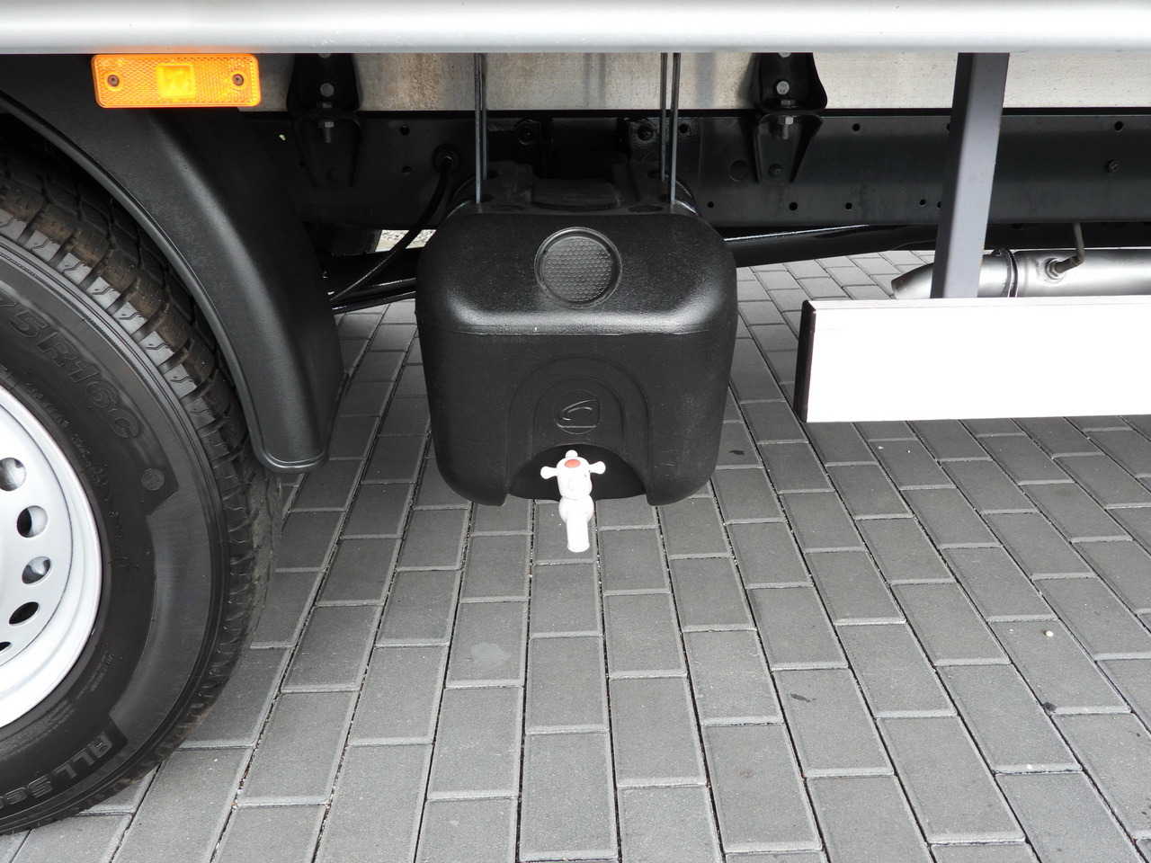 Utilitaire rideaux coulissants (PLSC) IVECO DAILY 35S18 TARPAULIN 10 PALLETS WEBASTO CRUISE CONTROL NAVIGATION LED LIGHTS AIR CONDITIONING  180HP: photos 27