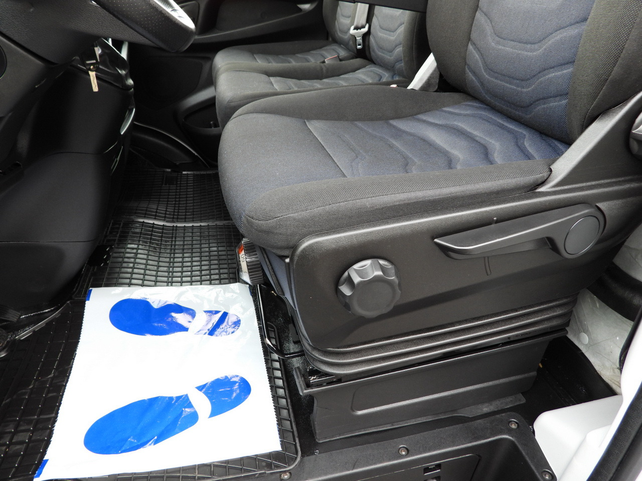 Utilitaire rideaux coulissants (PLSC) IVECO DAILY 35S18 TARPAULIN 10 PALLETS WEBASTO CRUISE CONTROL NAVIGATION LED LIGHTS AIR CONDITIONING  180HP: photos 32