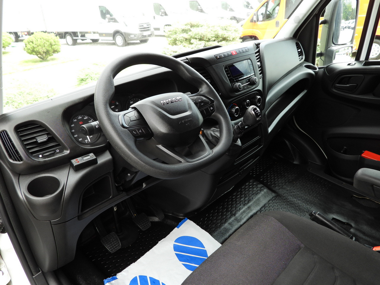 IVECO DAILY 35S18 TARPAULIN LIFT 10 PALLETS WEBASTO CRUISE CONTROL PNEUMATICS AIR CONDITIONING 180HP - Utilitaire rideaux coulissants (PLSC): photos 2 IVECO DAILY 35S18 TARPAULIN LIFT 10 PALLETS WEBASTO CRUISE CONTROL PNEUMATICS AIR CONDITIONING 180HP - Utilitaire rideaux coulissants (PLSC): photos 2