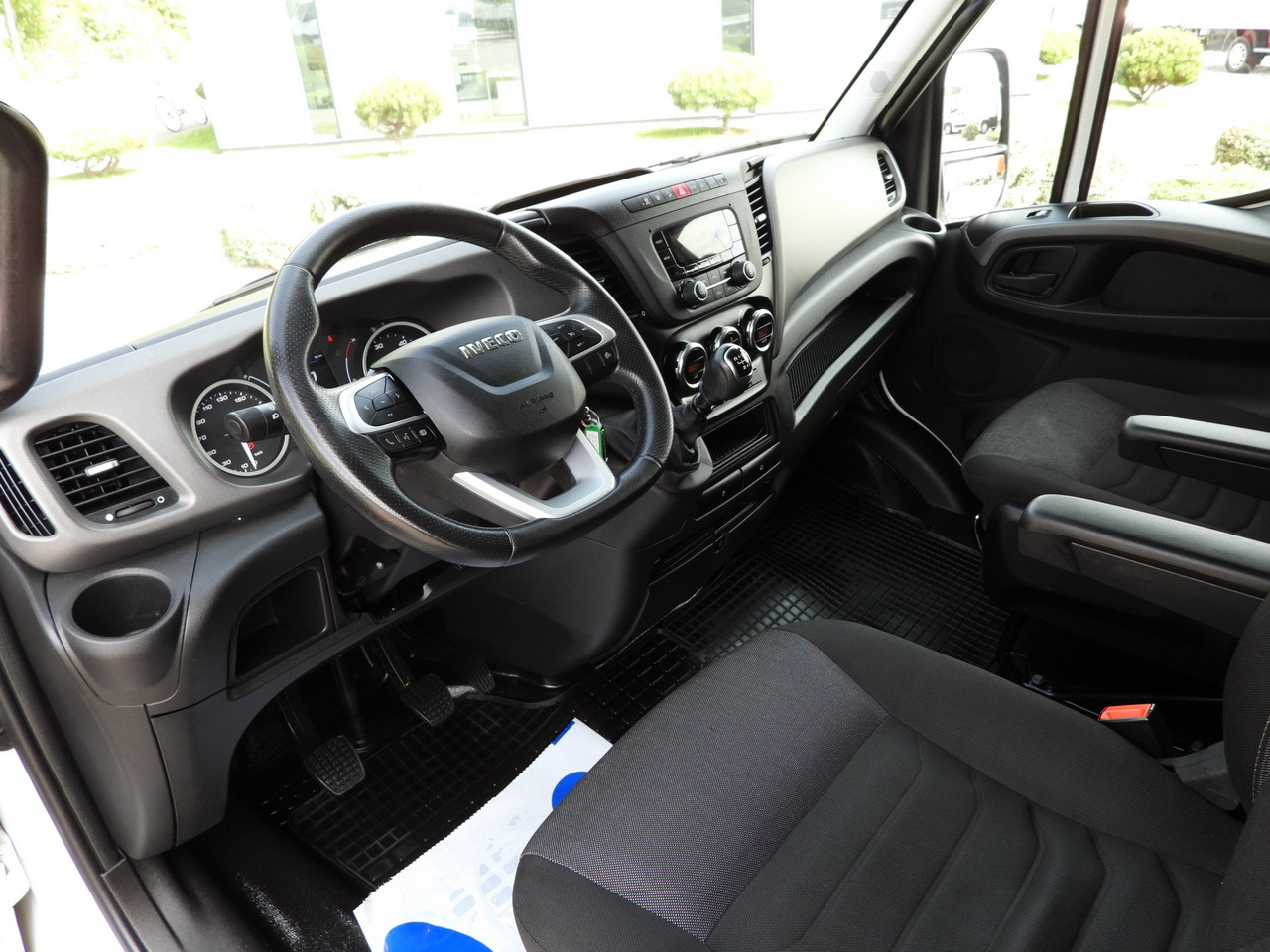 IVECO DAILY 35S18 TARPAULIN LIFT 8 PALLETS CRUISE CONTROL AIR CONDITIONING 180HP - Utilitaire rideaux coulissants (PLSC): photos 2 IVECO DAILY 35S18 TARPAULIN LIFT 8 PALLETS CRUISE CONTROL AIR CONDITIONING 180HP - Utilitaire rideaux coulissants (PLSC): photos 2