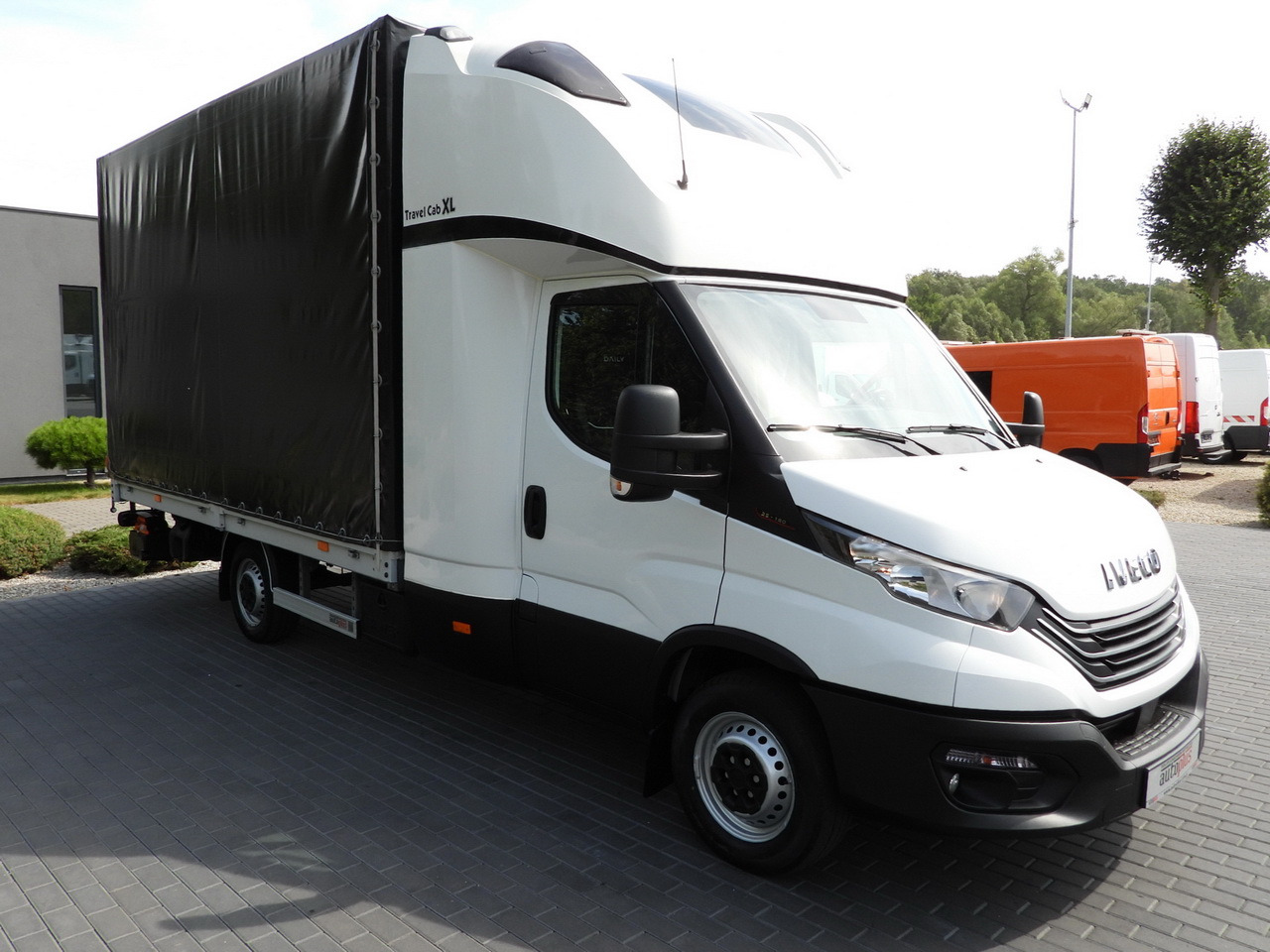 IVECO DAILY 35S18 TARPAULIN LIFT 8 PALLETS CRUISE CONTROL AIR CONDITIONING  180HP - Utilitaire rideaux coulissants (PLSC): photos 4 IVECO DAILY 35S18 TARPAULIN LIFT 8 PALLETS CRUISE CONTROL AIR CONDITIONING  180HP - Utilitaire rideaux coulissants (PLSC): photos 4