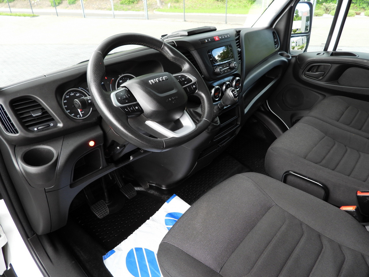 IVECO DAILY 35S18 TARPAULIN LIFT 8 PALLETS WEBASTO CRUISE CONTROL AIR CONDITIONING 180HP - Utilitaire rideaux coulissants (PLSC): photos 2 IVECO DAILY 35S18 TARPAULIN LIFT 8 PALLETS WEBASTO CRUISE CONTROL AIR CONDITIONING 180HP - Utilitaire rideaux coulissants (PLSC): photos 2