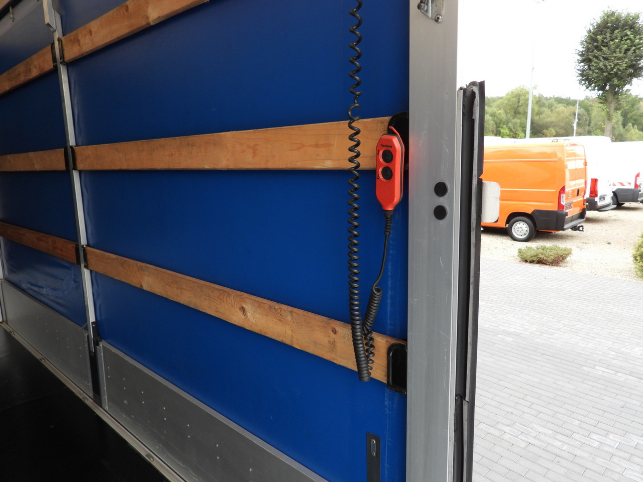 Utilitaire rideaux coulissants (PLSC) IVECO DAILY 35S18 TARPAULIN LIFT 8 PALLETS WEBASTO CRUISE CONTROL LED LIGHTS AIR CONDITIONING 180HP: photos 27 Utilitaire rideaux coulissants (PLSC) IVECO DAILY 35S18 TARPAULIN LIFT 8 PALLETS WEBASTO CRUISE CONTROL LED LIGHTS AIR CONDITIONING 180HP: photos 27