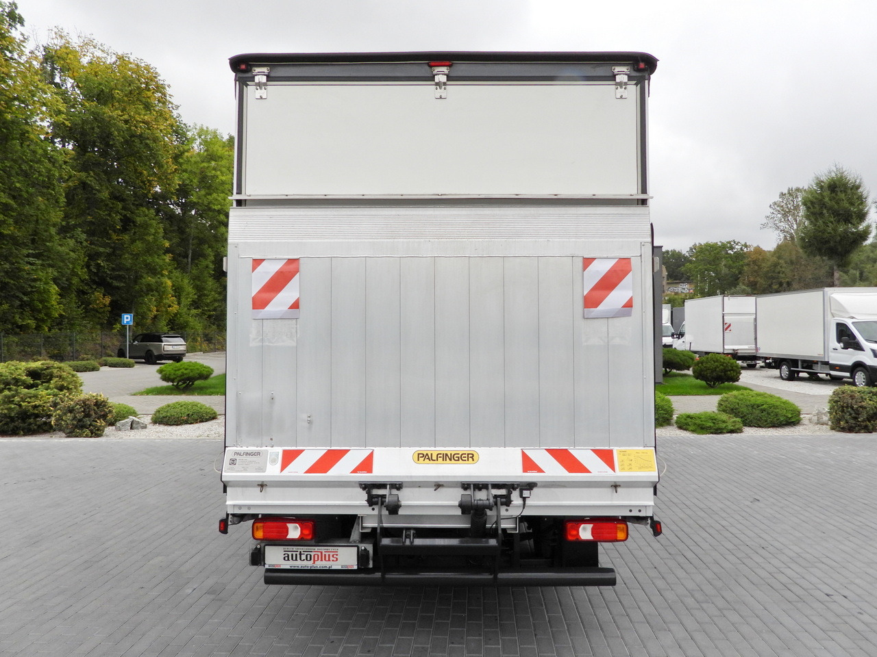 Utilitaire rideaux coulissants (PLSC) IVECO DAILY 35S18 TARPAULIN LIFT 8 PALLETS WEBASTO CRUISE CONTROL LED LIGHTS AIR CONDITIONING 180HP: photos 11 Utilitaire rideaux coulissants (PLSC) IVECO DAILY 35S18 TARPAULIN LIFT 8 PALLETS WEBASTO CRUISE CONTROL LED LIGHTS AIR CONDITIONING 180HP: photos 11