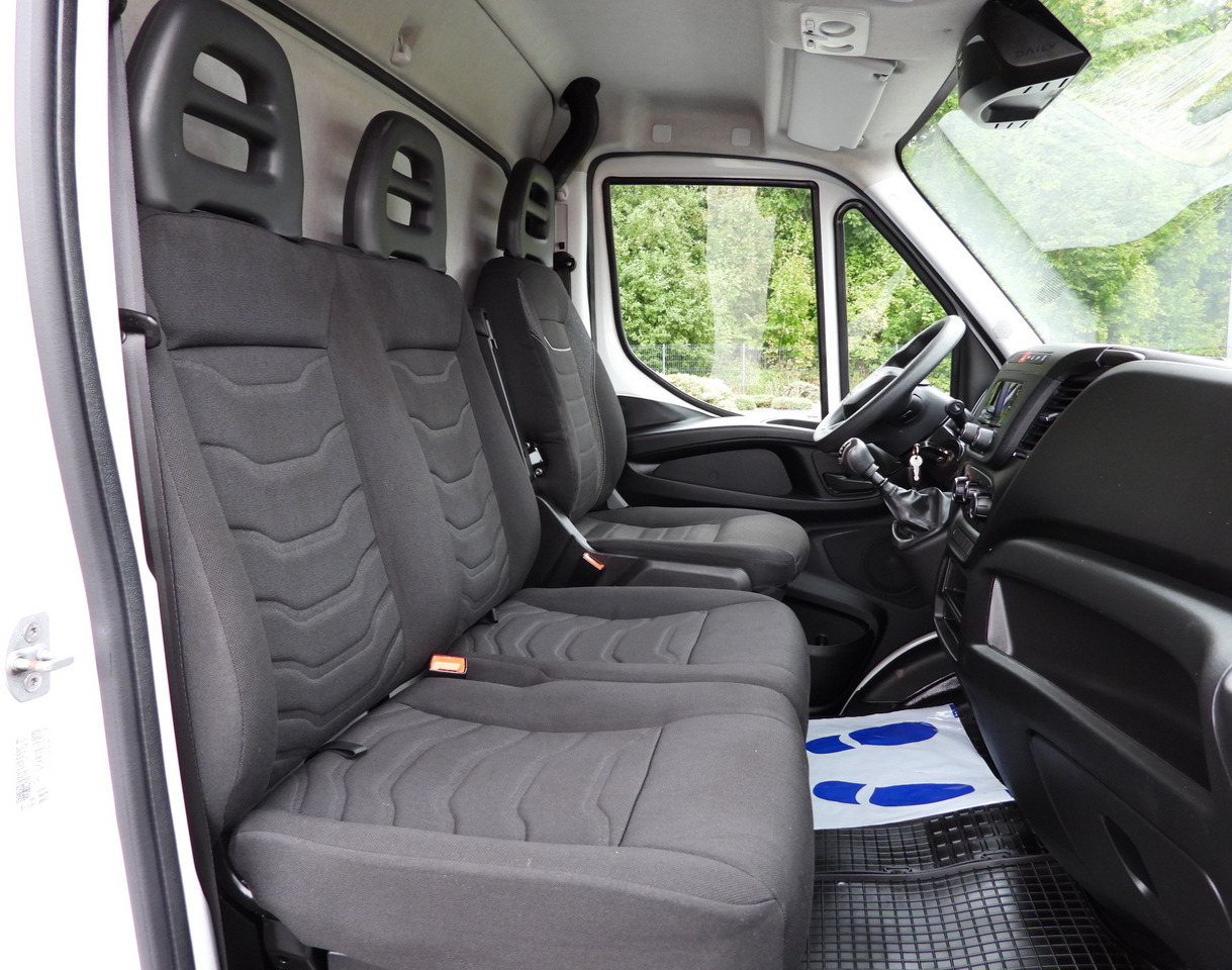 Utilitaire rideaux coulissants (PLSC) IVECO DAILY 35S18 TARPAULIN LIFT 8 PALLETS WEBASTO CRUISE CONTROL LED LIGHTS AIR CONDITIONING 180HP: photos 43 Utilitaire rideaux coulissants (PLSC) IVECO DAILY 35S18 TARPAULIN LIFT 8 PALLETS WEBASTO CRUISE CONTROL LED LIGHTS AIR CONDITIONING 180HP: photos 43