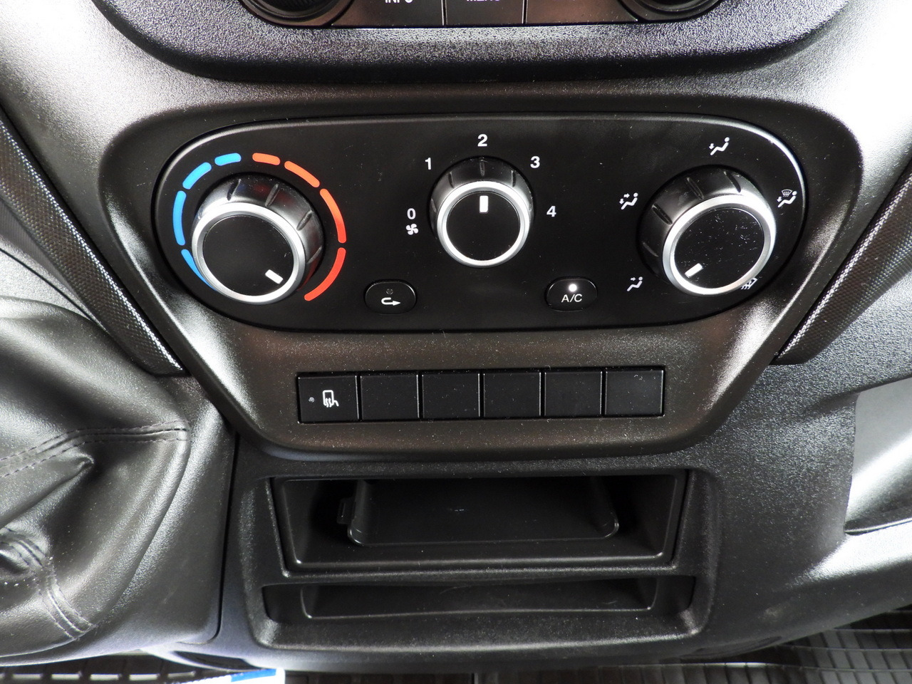 Utilitaire rideaux coulissants (PLSC) IVECO DAILY 35S18 TARPAULIN LIFT 8 PALLETS WEBASTO CRUISE CONTROL LED LIGHTS AIR CONDITIONING 180HP: photos 40 Utilitaire rideaux coulissants (PLSC) IVECO DAILY 35S18 TARPAULIN LIFT 8 PALLETS WEBASTO CRUISE CONTROL LED LIGHTS AIR CONDITIONING 180HP: photos 40