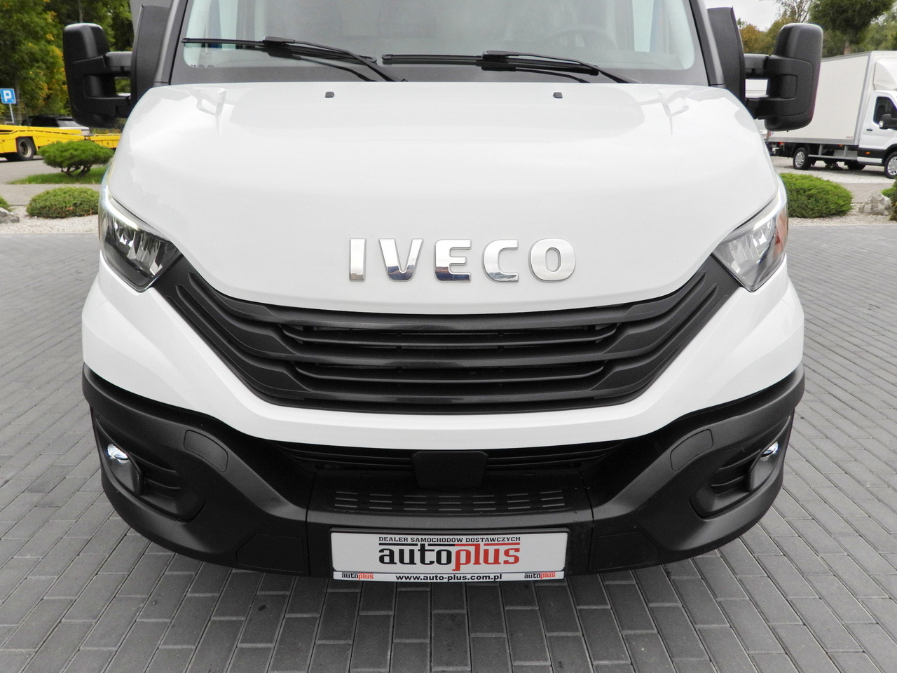 Utilitaire rideaux coulissants (PLSC) IVECO DAILY 35S18 TARPAULIN LIFT 8 PALLETS WEBASTO CRUISE CONTROL LED LIGHTS AIR CONDITIONING 180HP: photos 15 Utilitaire rideaux coulissants (PLSC) IVECO DAILY 35S18 TARPAULIN LIFT 8 PALLETS WEBASTO CRUISE CONTROL LED LIGHTS AIR CONDITIONING 180HP: photos 15