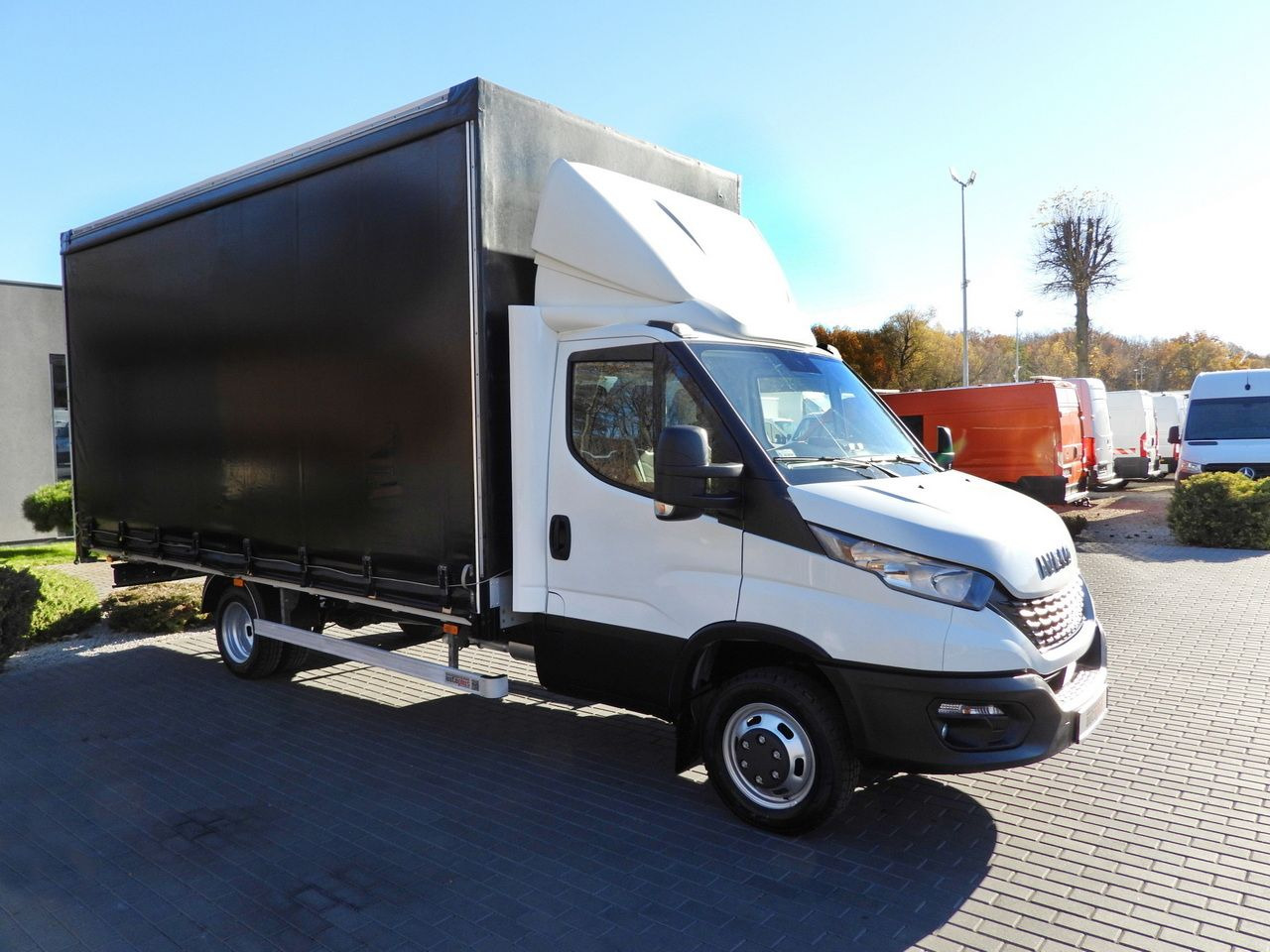 IVECO DAILY 50C17 TARPAULIN 10 PALLETS CRUISE CONTROL TWIN WHEELS AIR CONDITIONING 180HP - Utilitaire rideaux coulissants (PLSC): photos 4 IVECO DAILY 50C17 TARPAULIN 10 PALLETS CRUISE CONTROL TWIN WHEELS AIR CONDITIONING 180HP - Utilitaire rideaux coulissants (PLSC): photos 4
