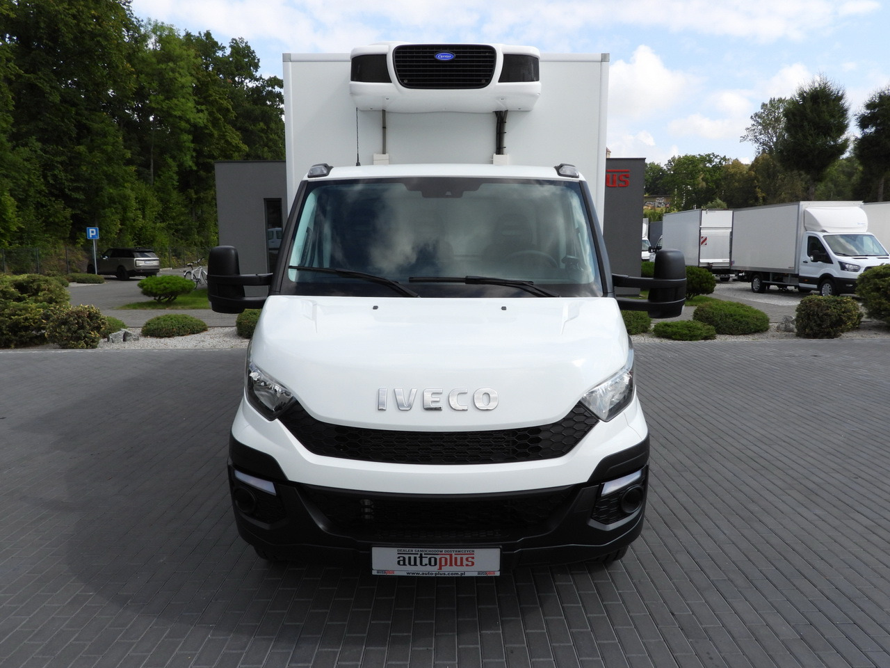 IVECO DAILY 70C17 REFRIGERATOR 1*C LIFT 10 PALLETS POWER SUPPLY 230V CRUISE CONTROL AIR CONDITIONING PNEUMATICS AUTOMATIC TRANSMISSION HI-MATIC TWIN WHEELS  170HP - Camion frigorifique: photos 5 IVECO DAILY 70C17 REFRIGERATOR 1*C LIFT 10 PALLETS POWER SUPPLY 230V CRUISE CONTROL AIR CONDITIONING PNEUMATICS AUTOMATIC TRANSMISSION HI-MATIC TWIN WHEELS  170HP - Camion frigorifique: photos 5