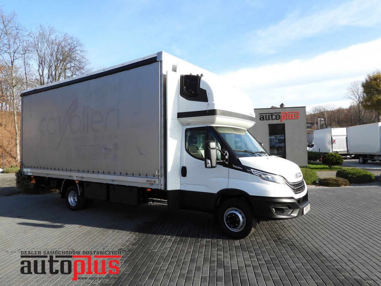 IVECO DAILY 70C18 TARPAULIN LIFT 16 PALLETS WEBASTO CRUISE CONTROL NAVIGATION LED LIGHTS PNEUMATICS AUTOMATIC TRANSMISSION HI-MATIC TWIN WHEELS AIR CONDITIONING 180HP - Camion à rideaux coulissants: photos 1 IVECO DAILY 70C18 TARPAULIN LIFT 16 PALLETS WEBASTO CRUISE CONTROL NAVIGATION LED LIGHTS PNEUMATICS AUTOMATIC TRANSMISSION HI-MATIC TWIN WHEELS AIR CONDITIONING 180HP - Camion à rideaux coulissants: photos 1