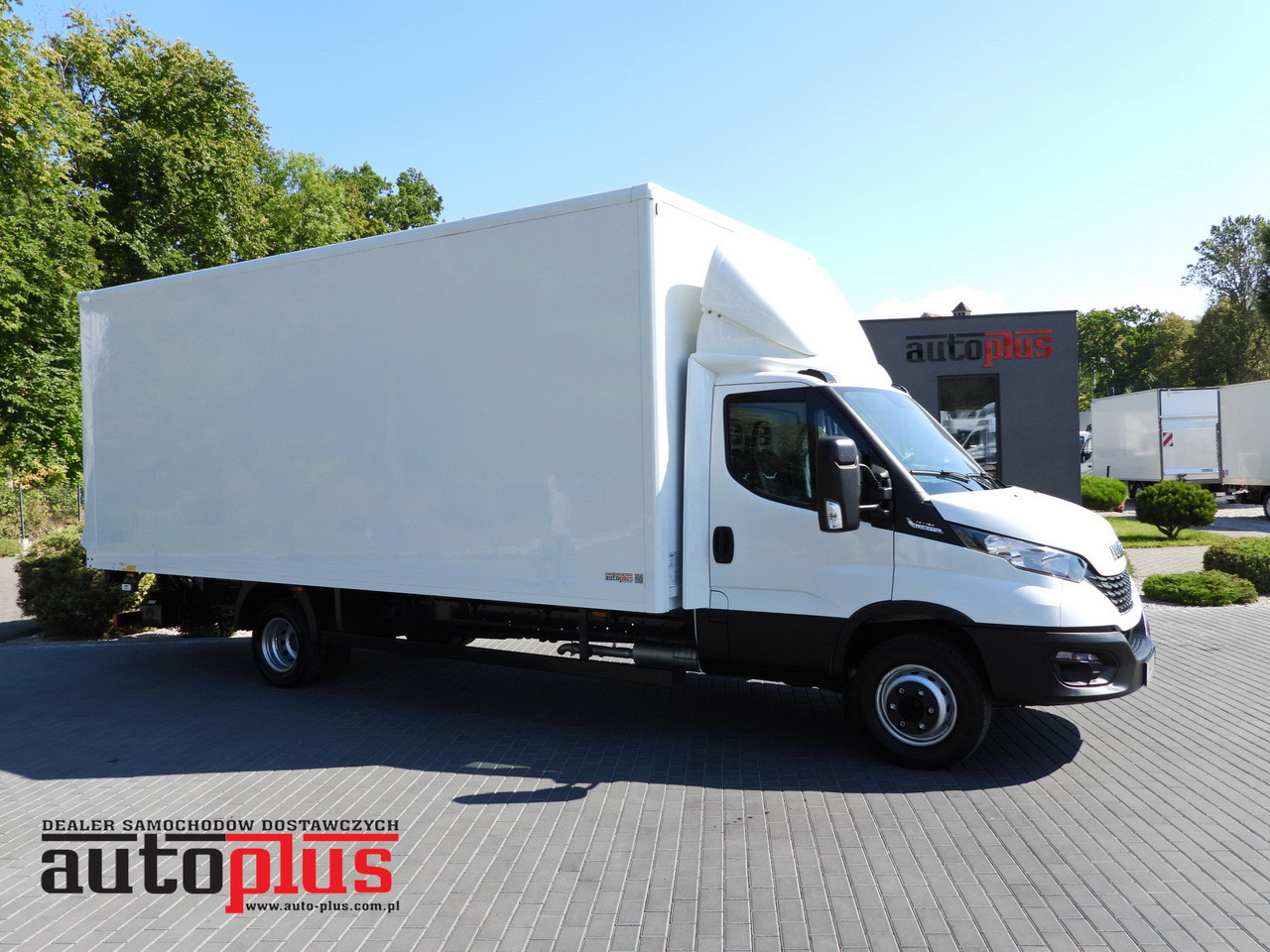 IVECO DAILY 72C18 LIFT 14 PALLETS CRUISE CONTROL PNEUMATICS AUTOMATIC TRANSMISSION HI-MATIC TWIN WHEELS AIR CONDITIONING  180HP - Fourgon grand volume: photos 1 IVECO DAILY 72C18 LIFT 14 PALLETS CRUISE CONTROL PNEUMATICS AUTOMATIC TRANSMISSION HI-MATIC TWIN WHEELS AIR CONDITIONING  180HP - Fourgon grand volume: photos 1