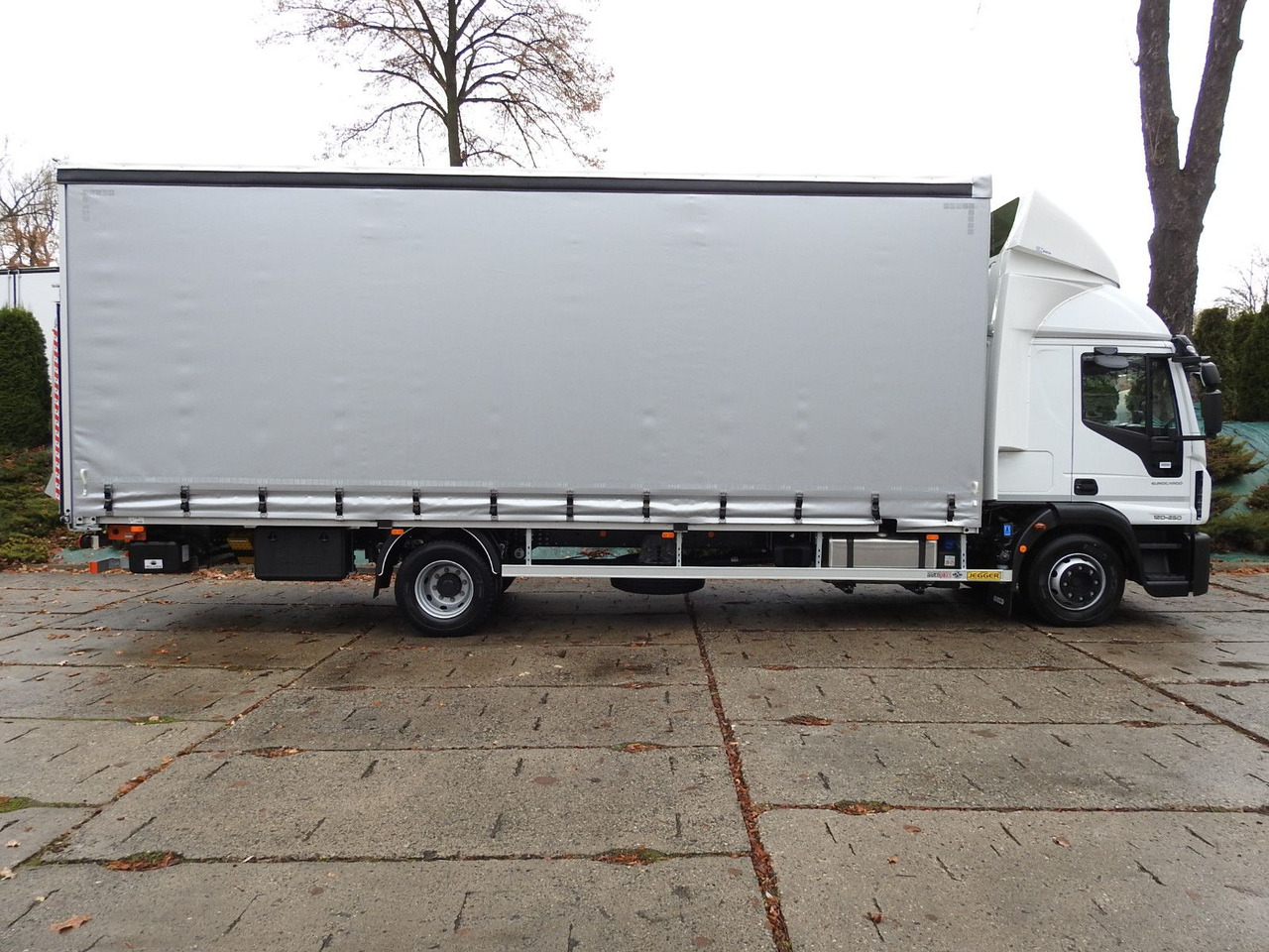 Camion à rideaux coulissants Iveco EUROCARGO 120-250 PRITSCHE PLANE 18 PALETTEN A/C: photos 7