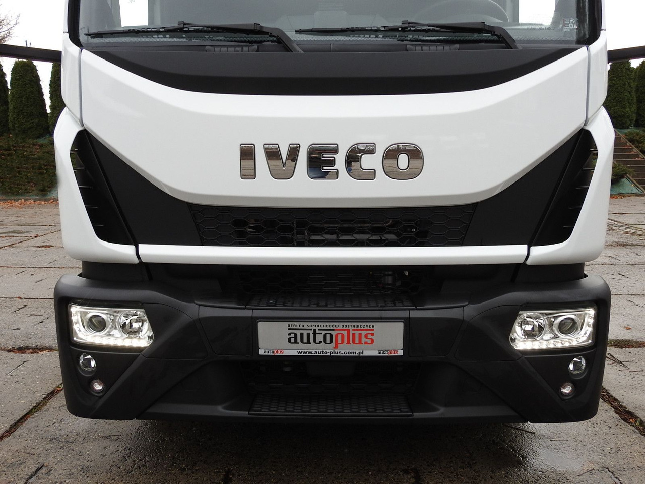 Camion à rideaux coulissants Iveco EUROCARGO 120-250 PRITSCHE PLANE 18 PALETTEN A/C: photos 17