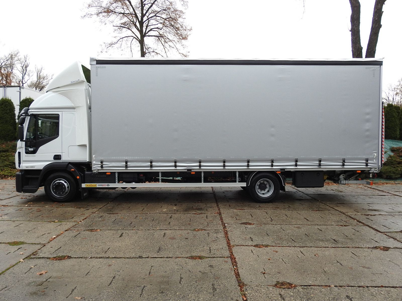Camion à rideaux coulissants Iveco EUROCARGO 120-250 PRITSCHE PLANE 18 PALETTEN A/C: photos 9