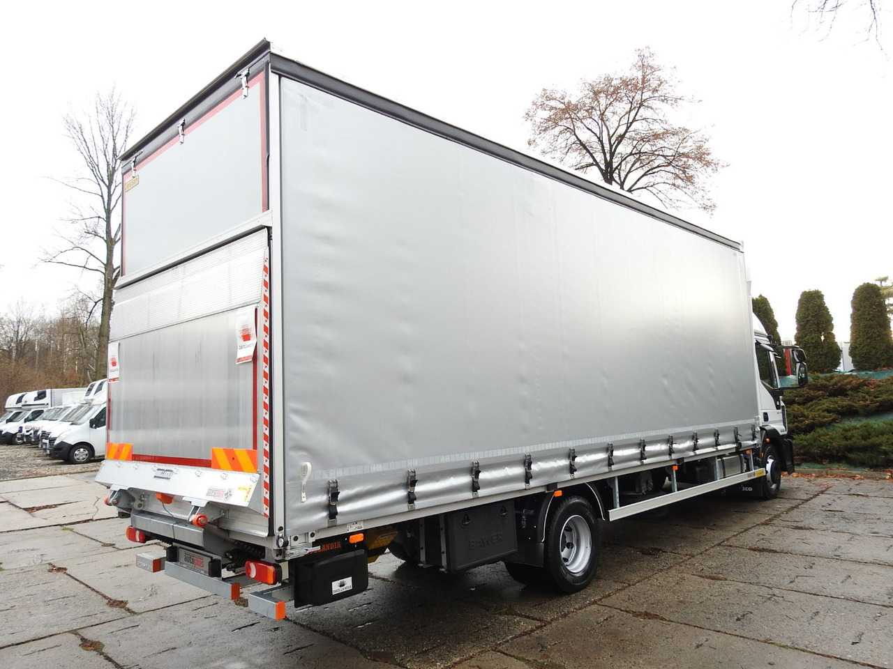 Camion à rideaux coulissants Iveco EUROCARGO 120-250 PRITSCHE PLANE 18 PALETTEN A/C: photos 16