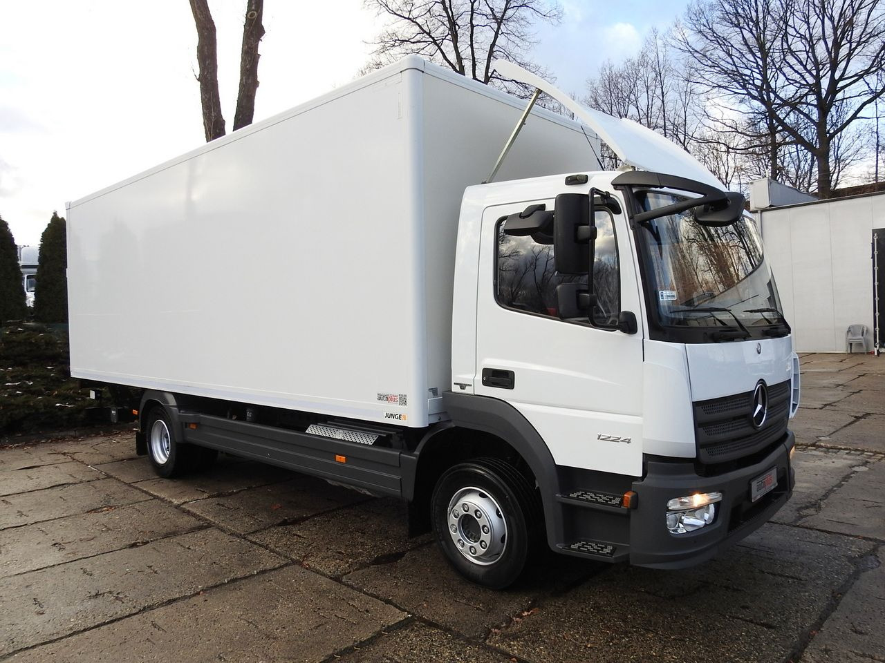 MERCEDES ATEGO 12.24 BOX LIFT 18 PALLETS CRUISE CONTROL AUTOMATIC TRANSMISSION TWIN WHEELS AIR CONDITIONING 240HP - Fourgon grand volume: photos 4 MERCEDES ATEGO 12.24 BOX LIFT 18 PALLETS CRUISE CONTROL AUTOMATIC TRANSMISSION TWIN WHEELS AIR CONDITIONING 240HP - Fourgon grand volume: photos 4