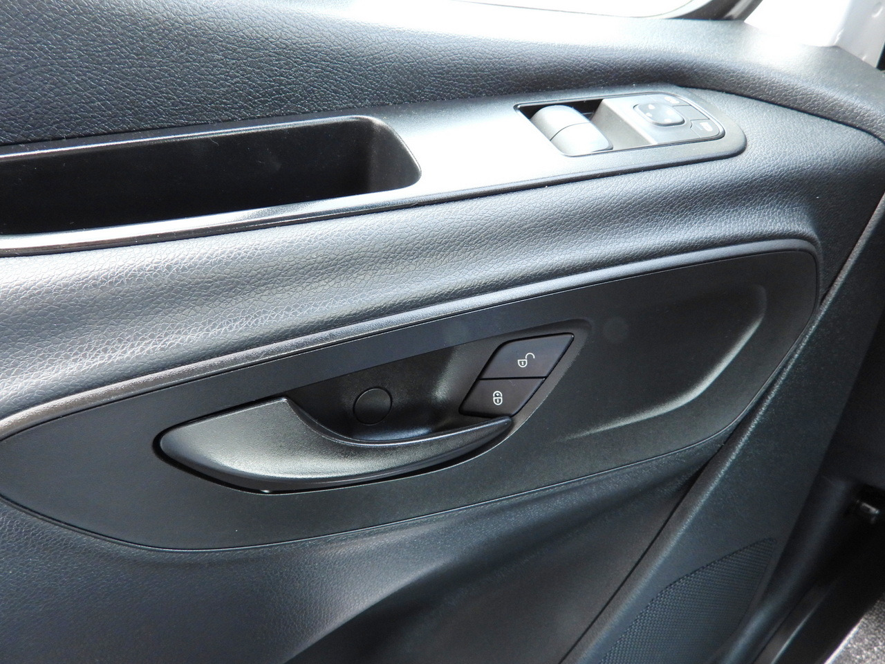 Utilitaire frigorifique MERCEDES SPRINTER 316 REGRIGERATOR BOX 0*C LIFT 8 PALLETS CRUISE CONTROL PNEUMATICS AIR CONDITIONING  160HP: photos 30