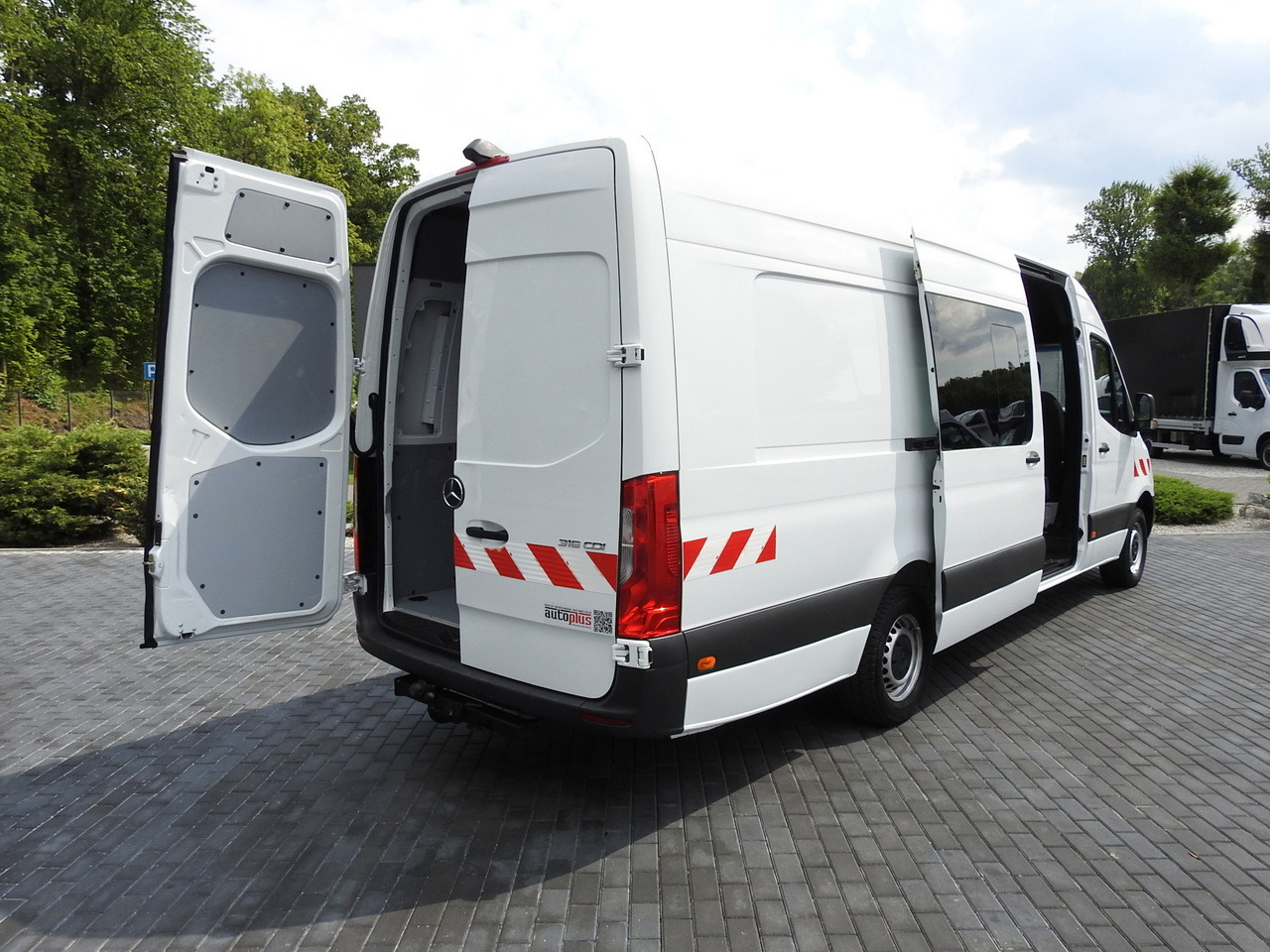 MERCEDES SPRINTER BOX DELIVERY VAN 5 SEATS CRUISE CONTROL NAVIGATION AIR CONDITIONING AUTOMATIC TRANSMISSION 160HP - Fourgon utilitaire: photos 3 MERCEDES SPRINTER BOX DELIVERY VAN 5 SEATS CRUISE CONTROL NAVIGATION AIR CONDITIONING AUTOMATIC TRANSMISSION 160HP - Fourgon utilitaire: photos 3