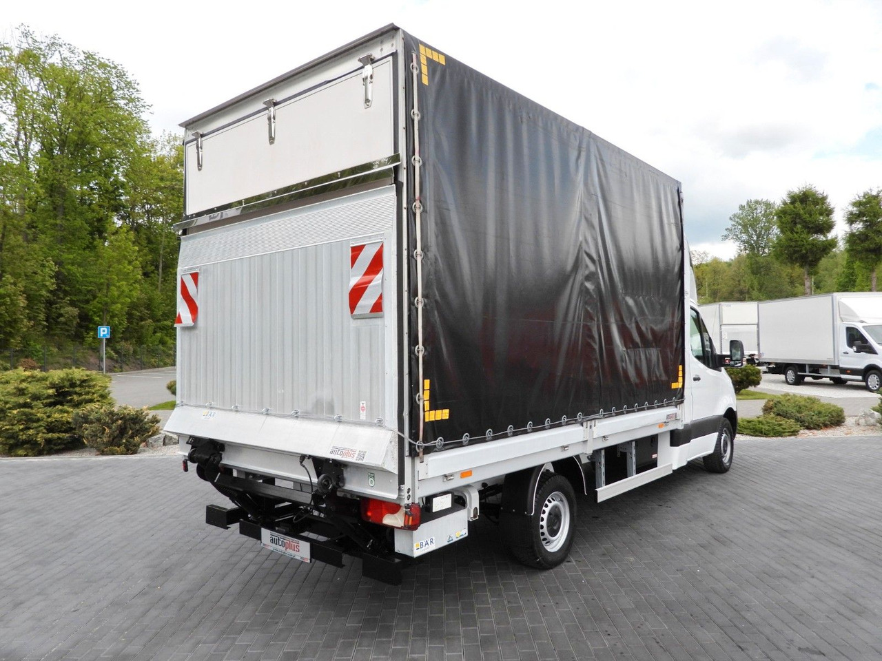 Mercedes-Benz SPRINTER 316 PRITSCHE PLANE AUFZUG 8 PALETTEN - Utilitaire rideaux coulissants (PLSC), Utilitaire double cabine: photos 3 Mercedes-Benz SPRINTER 316 PRITSCHE PLANE AUFZUG 8 PALETTEN - Utilitaire rideaux coulissants (PLSC), Utilitaire double cabine: photos 3