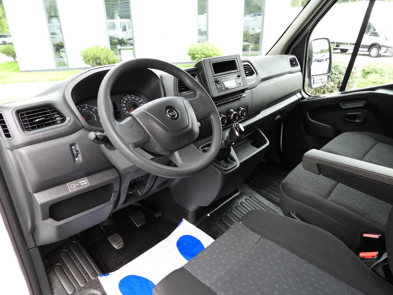 OPEL MOVANO TIPPER DOUBLE CABIN DOKA 7 SEATS LED LIGHTS TWIN WHEELS AIR CONDITIONING 145HP - Camion benne: photos 2 OPEL MOVANO TIPPER DOUBLE CABIN DOKA 7 SEATS LED LIGHTS TWIN WHEELS AIR CONDITIONING 145HP - Camion benne: photos 2