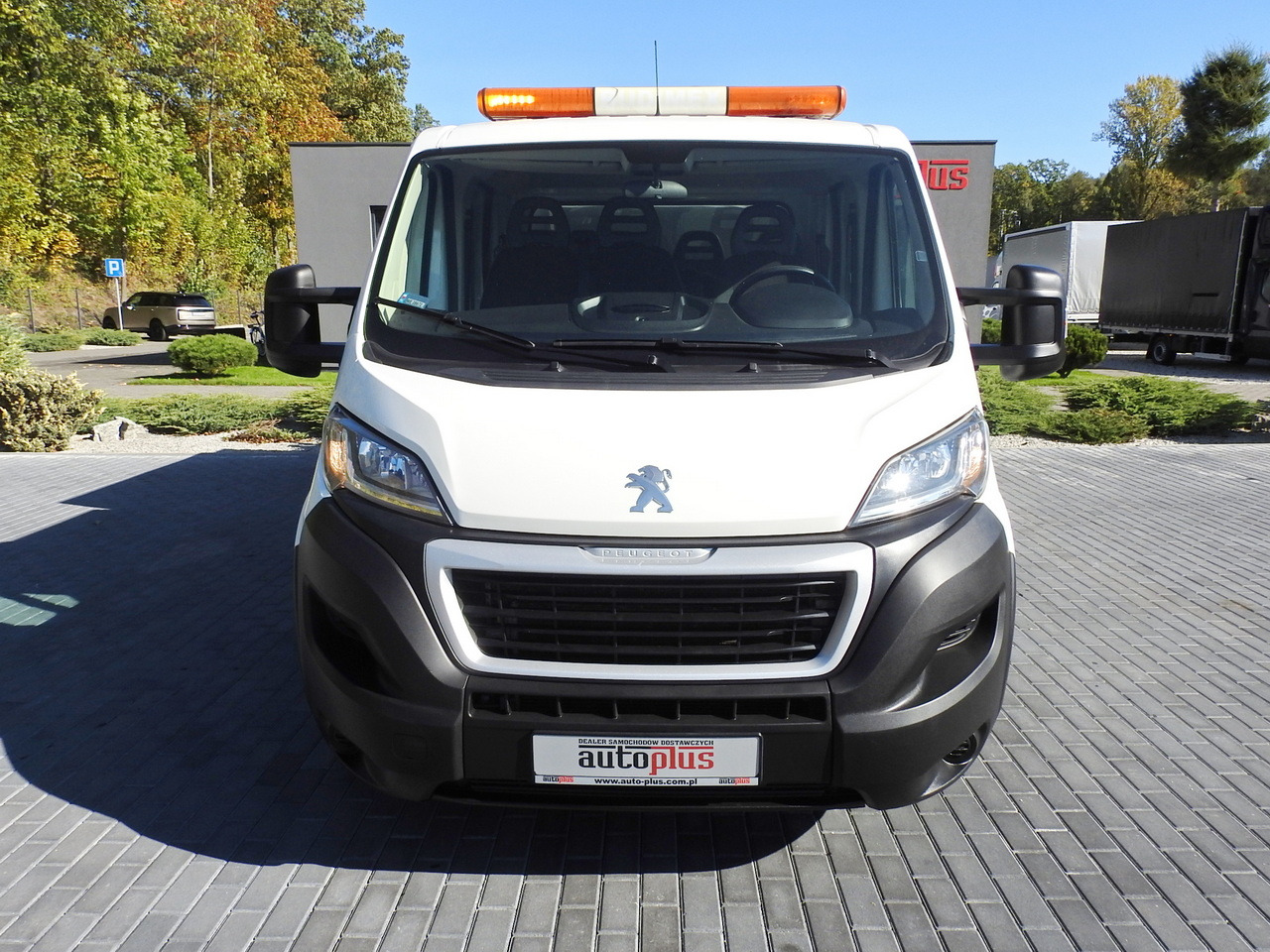 PEUGEOT BOXER STAKE BODY DOUBLE CABIN DOKA 7 SEATS AIR CONDITIONING  140HP - Utilitaire double cabine: photos 5 PEUGEOT BOXER STAKE BODY DOUBLE CABIN DOKA 7 SEATS AIR CONDITIONING  140HP - Utilitaire double cabine: photos 5